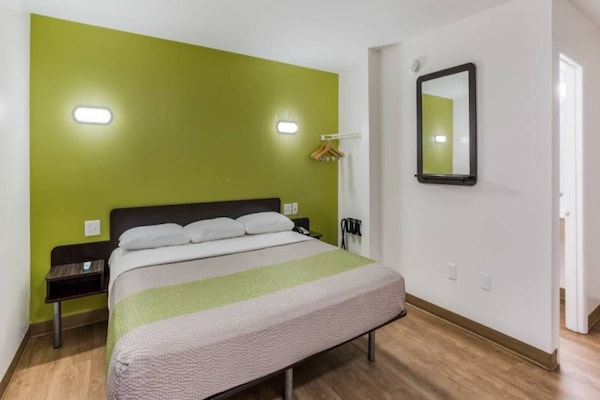 Foto van 1 tweepersoonsbed (queensize) | Roken mogelijk - Vakantiehuis in Jacksonville - BedRoom