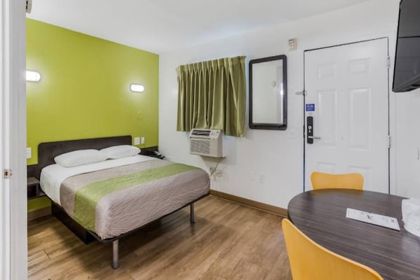 Foto van 1 tweepersoonsbed (queensize) | Roken mogelijk - Vakantiehuis in Jacksonville - BedRoom