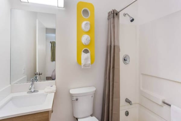 Foto van 1 tweepersoonsbed (queensize) | Roken mogelijk - Vakantiehuis in Jacksonville - BathRoom
