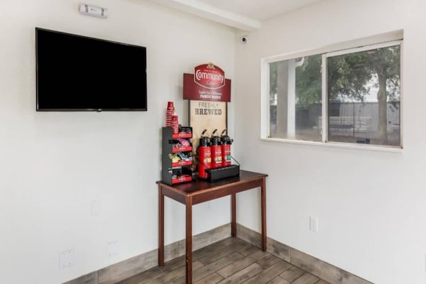 Foto van 1 tweepersoonsbed (queensize) | Roken mogelijk - Vakantiehuis in Jacksonville - FloorPlan