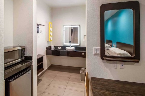 Foto van 1 King Bed | Zakelijk, Niet-roken, Micf - Vakantiehuis in Houston - BathRoom