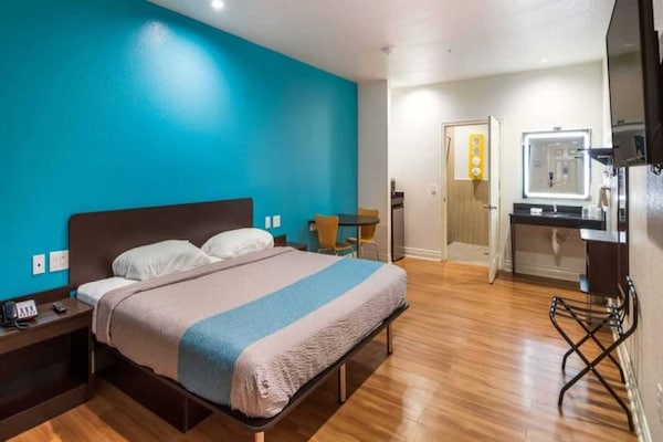 Foto van 1 King Bed | Zakelijk, Niet-roken, Micf - Vakantiehuis in Houston - BedRoom