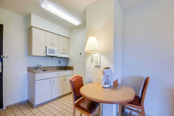 Foto van 1 tweepersoonsbed | Toegankelijk voor mindervaliden / Badkuip / Magnetron - Kitchen