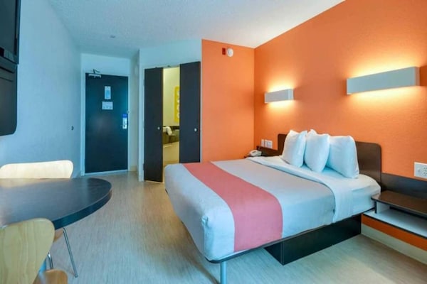 Foto van 1 tweepersoonsbed (Queensize) | Premium, Micfridge - BedRoom