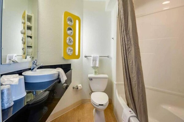 Foto van 1 tweepersoonsbed (Queensize) | Premium, Micfridge - BathRoom
