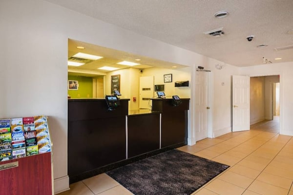Foto van 1 tweepersoonsbed (queensize) | Rookvrij - Vakantiehuis in Greensboro - ExteriorSummer