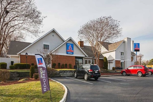 Foto van 1 tweepersoonsbed (queensize) | Rookvrij - Vakantiehuis in Greensboro - ExteriorSummer