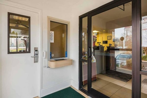 Foto van 1 tweepersoonsbed (queensize) | Rookvrij - Vakantiehuis in Greensboro - FloorPlan