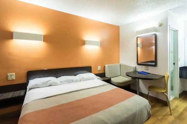 Foto van 1 King Bed | Niet Rokend - Vakantiehuis in CRAWFORDSVILLE - BedRoom