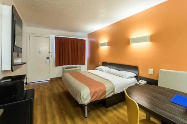 Foto van 1 King Bed | Niet Rokend - Vakantiehuis in CRAWFORDSVILLE - BedRoom