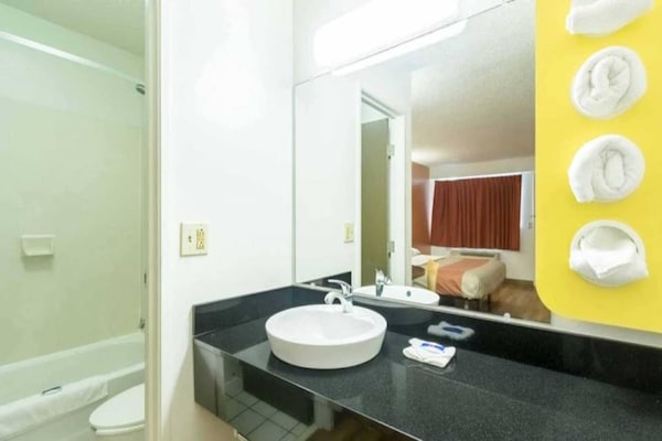 Foto van 1 King Bed | Niet Rokend - Vakantiehuis in CRAWFORDSVILLE - BathRoom