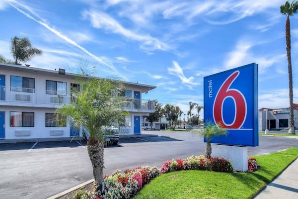 Foto van 1 tweepersoonsbed (Queensize) | Anaheim West - Vakantiehuis in Stanton - ExteriorSummer