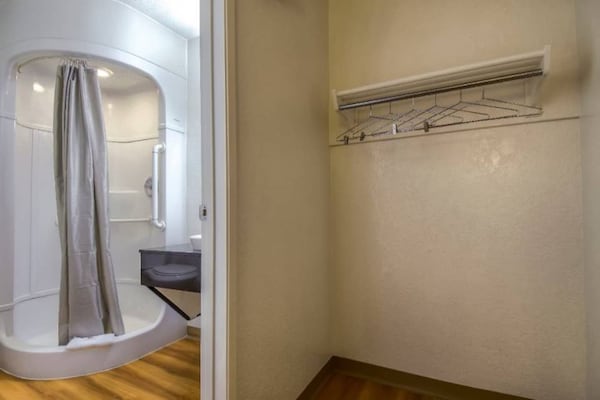 Foto van 1 tweepersoonsbed (Queensize) | Anaheim West - Vakantiehuis in Stanton - Facilities