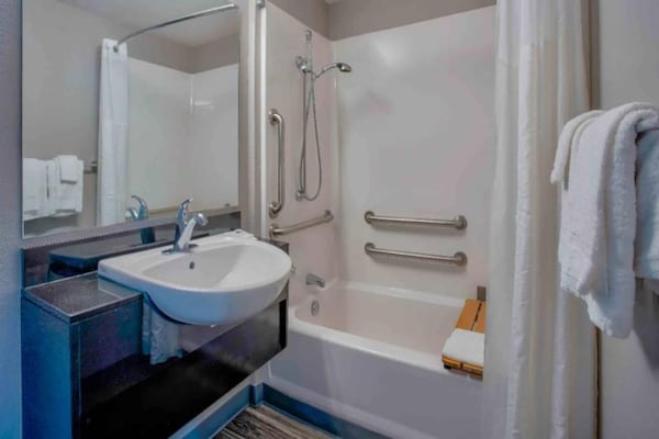 Foto van 1 King Bed | Micfridge - Vakantiehuis in Richland - BathRoom