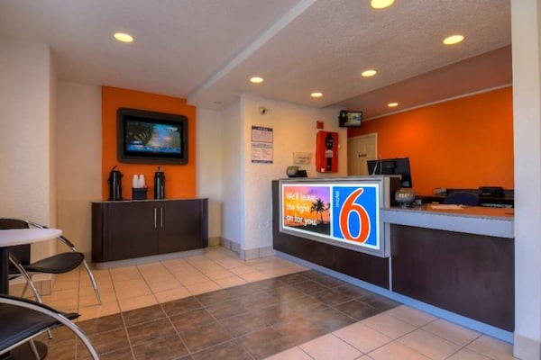 Foto van 1 tweepersoonsbed | Rowland Heights - Vakantiehuis in Rowland Heights - FloorPlan