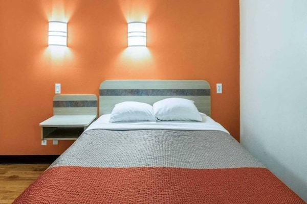 Foto van 1 tweepersoonsbed (queensize) | rolstoeltoegankelijk | NSMK - BedRoom