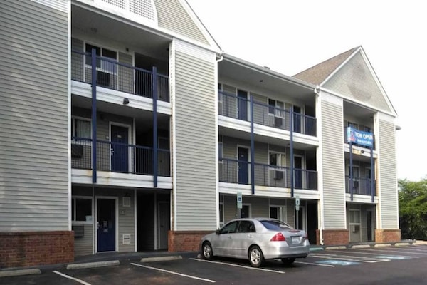 Foto van 1 tweepersoonsbed (Queensize) | Koelkast - Vakantiehuis in Greensboro - ExteriorSummer
