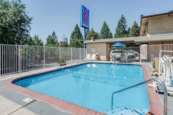 Foto van 1 tweepersoonsbed (Queensize) Smk | Spokane, WA - West - Pool
