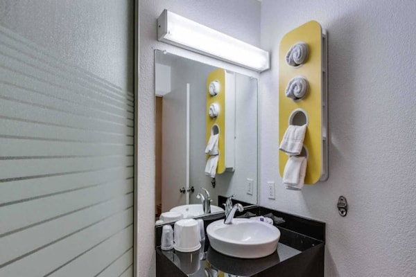 Foto van 1 tweepersoonsbed (Queensize) Smk | Spokane, WA - West - BathRoom