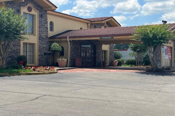 Foto van 1 kingsize bed | Roken toegestaan, Keuken - Vakantiehuis in Huntsville AL - Outdoor