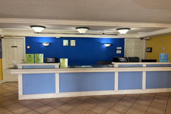 Foto van 1 kingsize bed | Roken toegestaan, Keuken - Vakantiehuis in Huntsville AL - HallReception