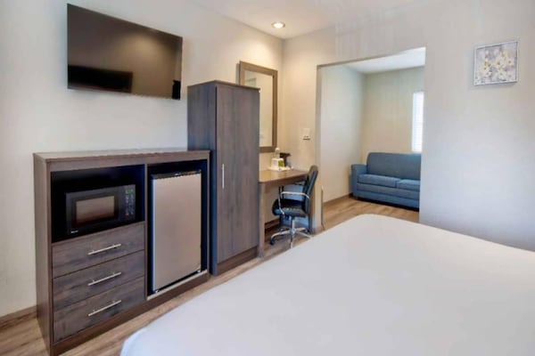 Foto van 1 King Bed | Niet-rokende, Keuken - Vakantiehuis in Rosemead - BedRoom