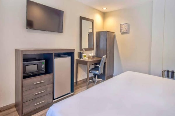 Foto van 1 King Bed | Niet-rokende, Keuken - Vakantiehuis in Rosemead - BedRoom