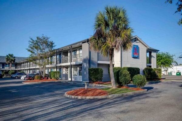 Foto van 1 Queensize Bed | Niet Rokend - Vakantiehuis in Ocean Springs - ExteriorSummer