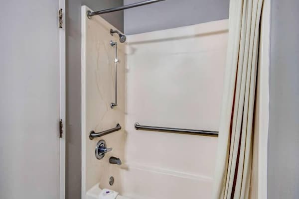 Foto van 1 Queensize Bed | Niet Rokend - Vakantiehuis in Ocean Springs - BathRoom