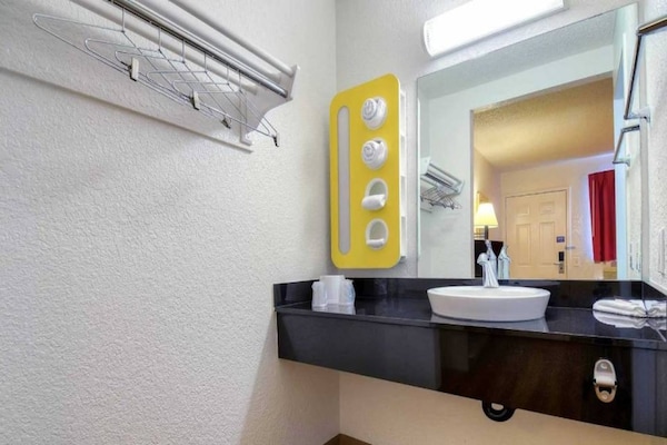 Foto van 1 tweepersoonsbed (Queensize) | Deluxe - Vakantiehuis in Rowland Heights - BathRoom