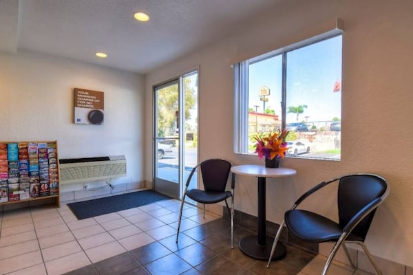 Foto van 1 tweepersoonsbed (Queensize) | Deluxe - Vakantiehuis in Rowland Heights - FloorPlan