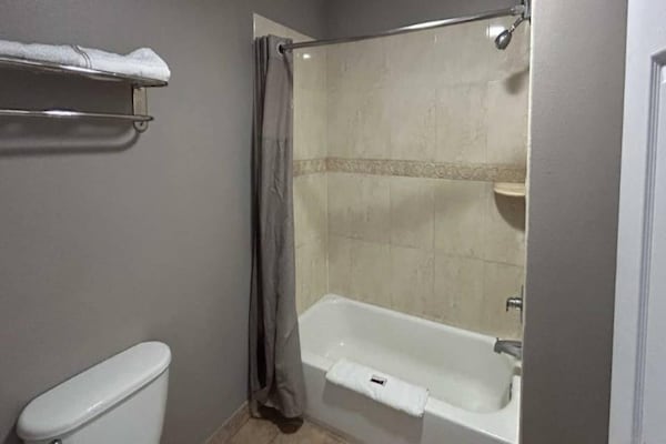 Foto van 1 kingsize bed | Rookvrij, koelkast - Vakantiehuis in Mojave - BathRoom