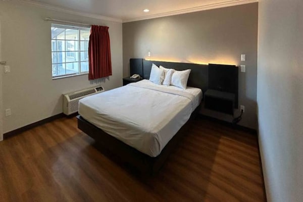 Foto van 1 kingsize bed | Rookvrij, koelkast - Vakantiehuis in Mojave - BedRoom