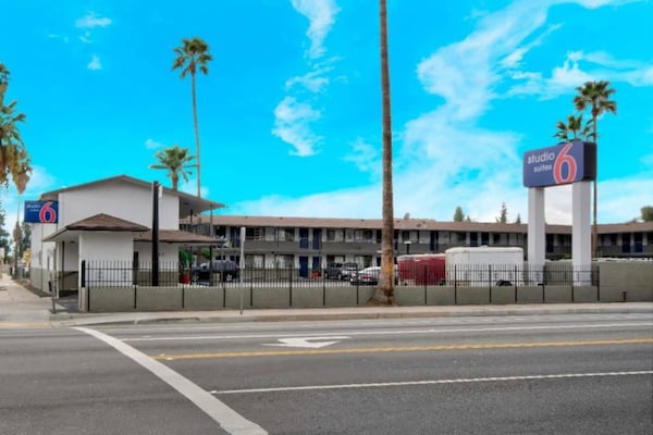 Foto van 1 kingsize bed | Rookvrij, koelkast - Vakantiehuis in San Bernardino - ExteriorSummer