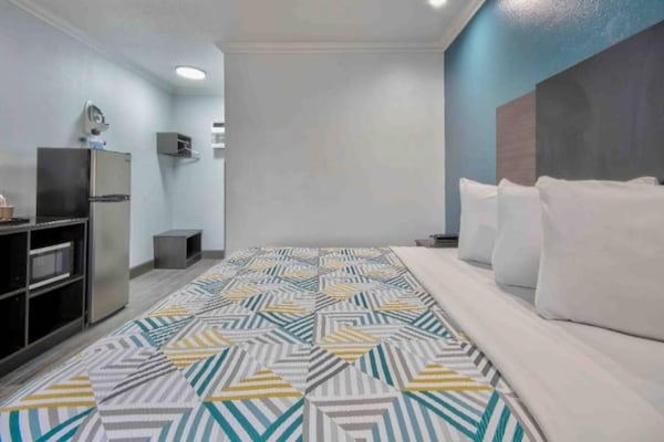 Foto van 1 kingsize bed | Rookvrij, koelkast - Vakantiehuis in San Bernardino - BedRoom
