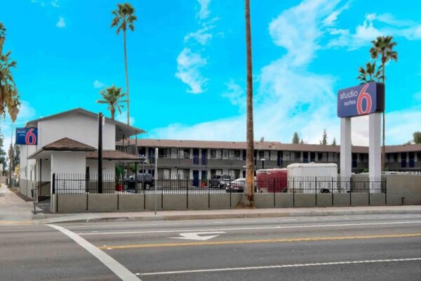 Foto van 1 kingsize bed | Rookvrij, koelkast - Vakantiehuis in San Bernardino - ExteriorSummer