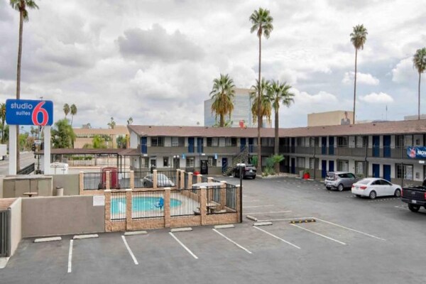 Foto van 1 kingsize bed | Rookvrij, koelkast - Vakantiehuis in San Bernardino - ExteriorSummer