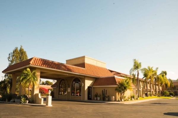 Foto van 1 kingsize bed | Rookvrij, koelkast - Vakantiehuis in Anaheim - ExteriorSummer