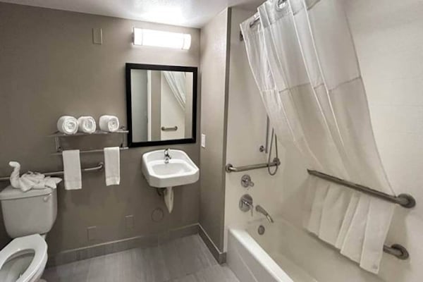 Foto van 1 kingsize bed | Rookvrij, koelkast - Vakantiehuis in Carson - BathRoom