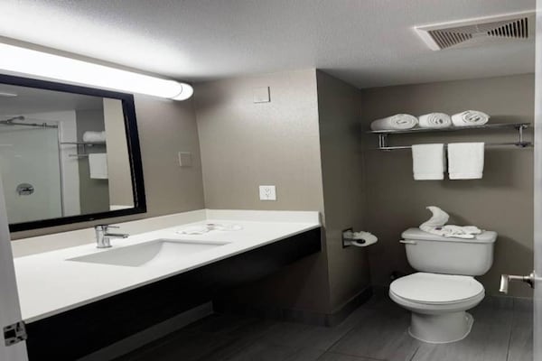 Foto van 1 kingsize bed | Rookvrij, koelkast - Vakantiehuis in Carson - Facilities