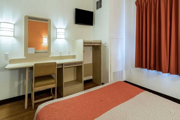 Foto van 1 tweepersoonsbed (queensize) | rookvrij - Vakantiehuis in Newport - BedRoom