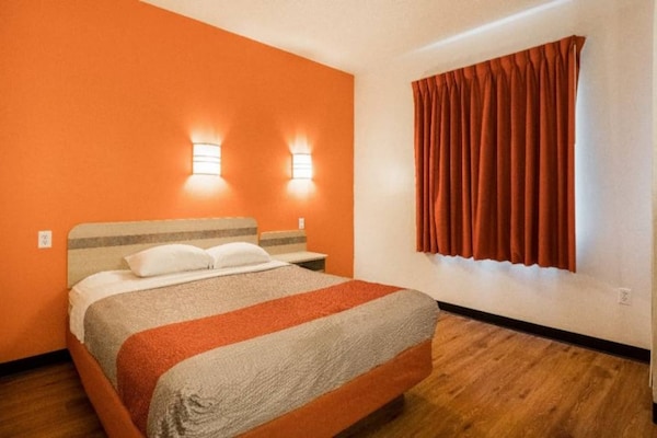 Foto van 1 tweepersoonsbed (queensize) | rookvrij - Vakantiehuis in Newport - BedRoom