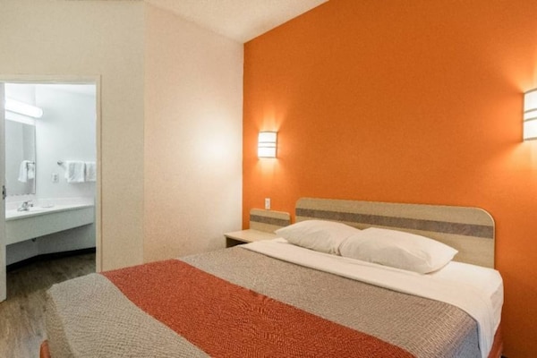 Foto van 1 tweepersoonsbed (queensize) | rookvrij - Vakantiehuis in Newport - BedRoom