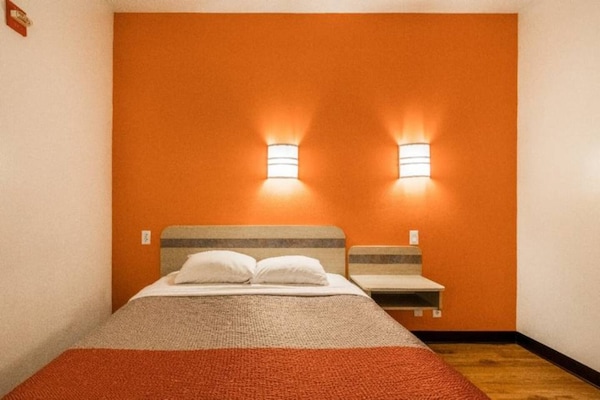 Foto van 1 tweepersoonsbed (queensize) | rookvrij - Vakantiehuis in Newport - BedRoom