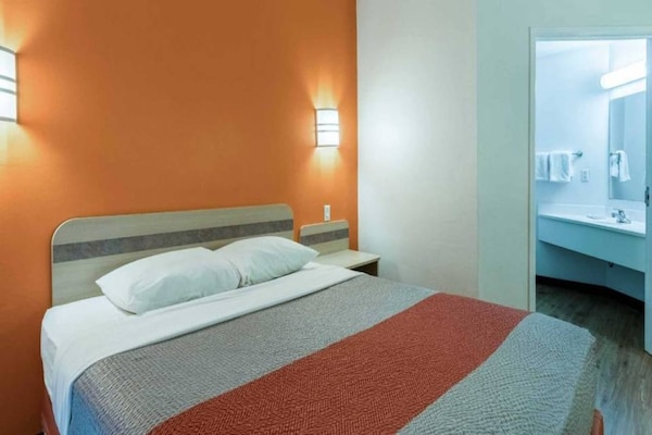 Foto van 1 tweepersoonsbed (queensize) | rookvrij - Vakantiehuis in Newport - BedRoom