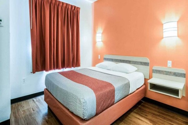 Foto van 1 tweepersoonsbed (queensize) | rookvrij - Vakantiehuis in Newport - BedRoom