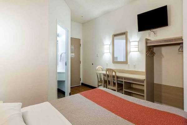 Foto van 1 tweepersoonsbed (queensize) | rookvrij - Vakantiehuis in Newport - BedRoom