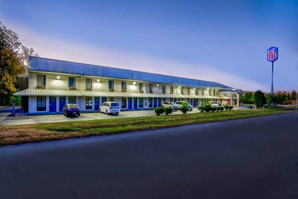 Foto van 1 kingsize bed | Nsmk, koelkast - Vakantiehuis in Jeffersonville - ExteriorSummer