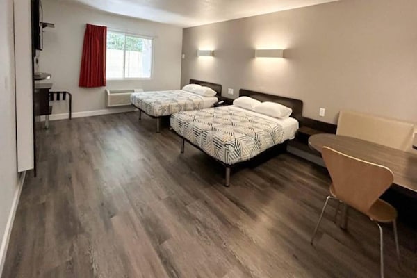 Foto van Premium kamer met 2 queensize bedden | Rookvrij - Vakantiehuis in Anaheim - BedRoom