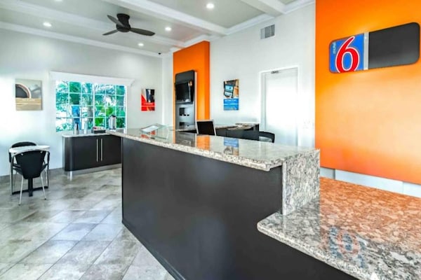 Foto van Premium kamer met 2 queensize bedden | Rookvrij - Vakantiehuis in Anaheim - FloorPlan